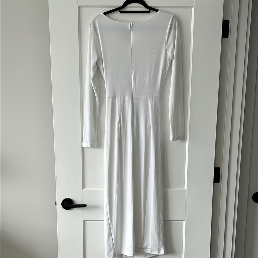 Elegant White Long Sleeve Dress - Picture 2 of 2